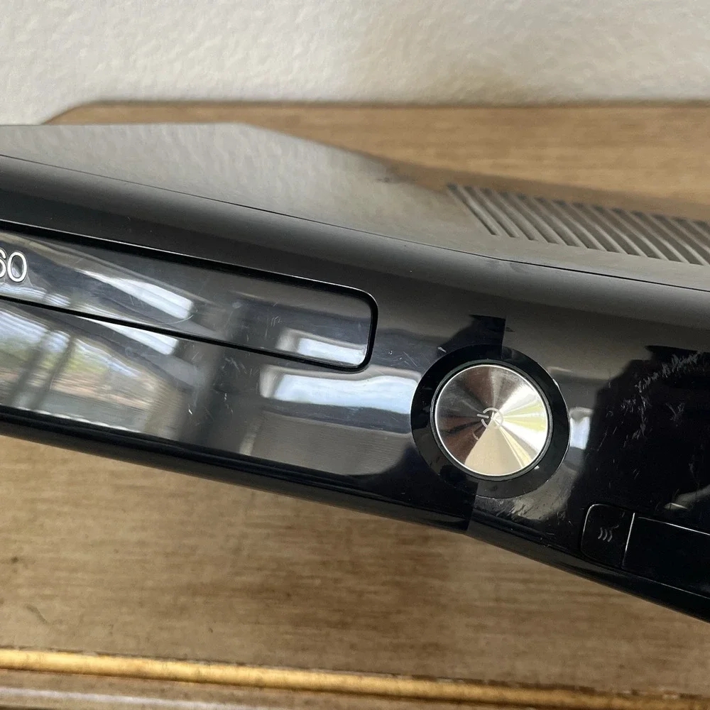 Microsoft Xbox 360 S 250GB Home Videogame Console - Black Tested Scratches!